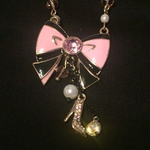 NWT 🎀Betsey Johnson black/pink bow tie necklace🎀